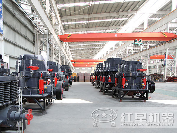 河南leyu.乐鱼圆锥破碎机厂家车间一角