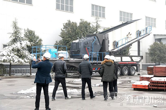 客货参观leyu.乐鱼大型建筑垃圾粉碎机