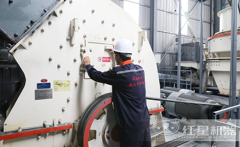 重型锤式岩石破碎机—“势如破竹”型绿色岩石破碎机设备