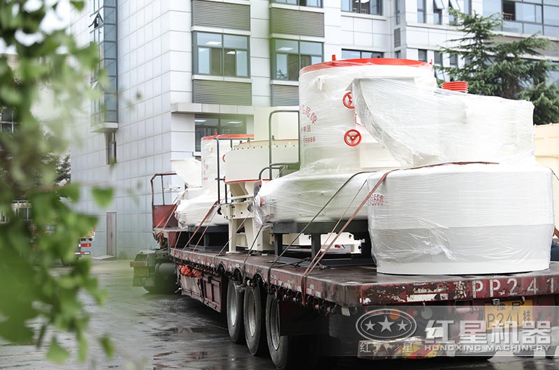 leyu.乐鱼磨粉机装车完毕准备发往用户手中