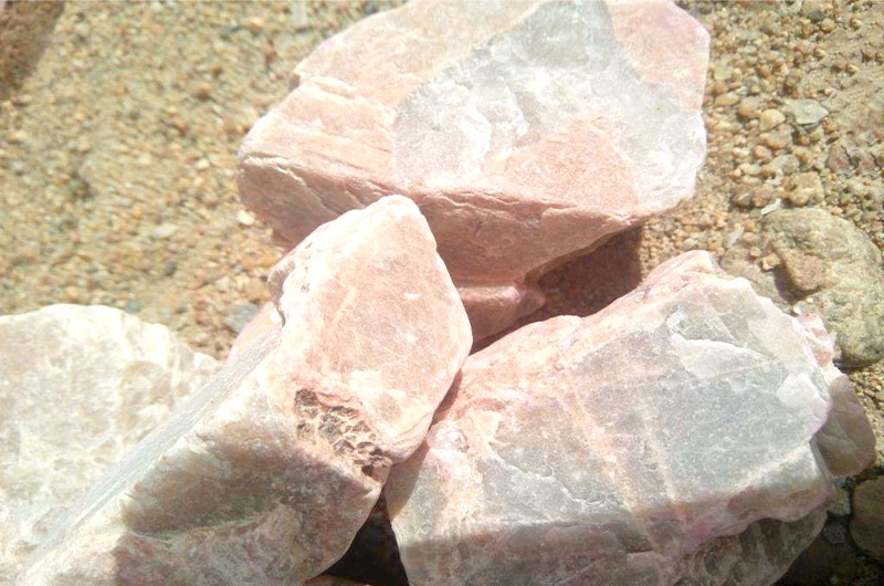 钾长石制砂用什么设备好？多少钱一台？