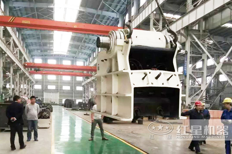 想不想知道大型石头颚式破碎机是怎样的？现场视频和图片来啦！